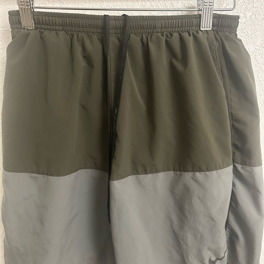 Nike Dri-Fit Two-Tone Athletic Shorts size S